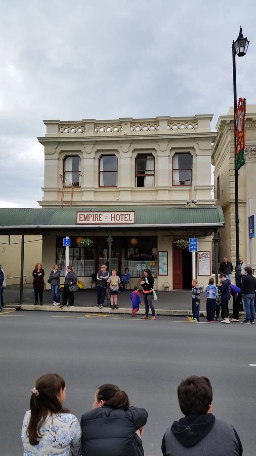 Empire Hotel Backpackers Oamaru Eksteriør bilde