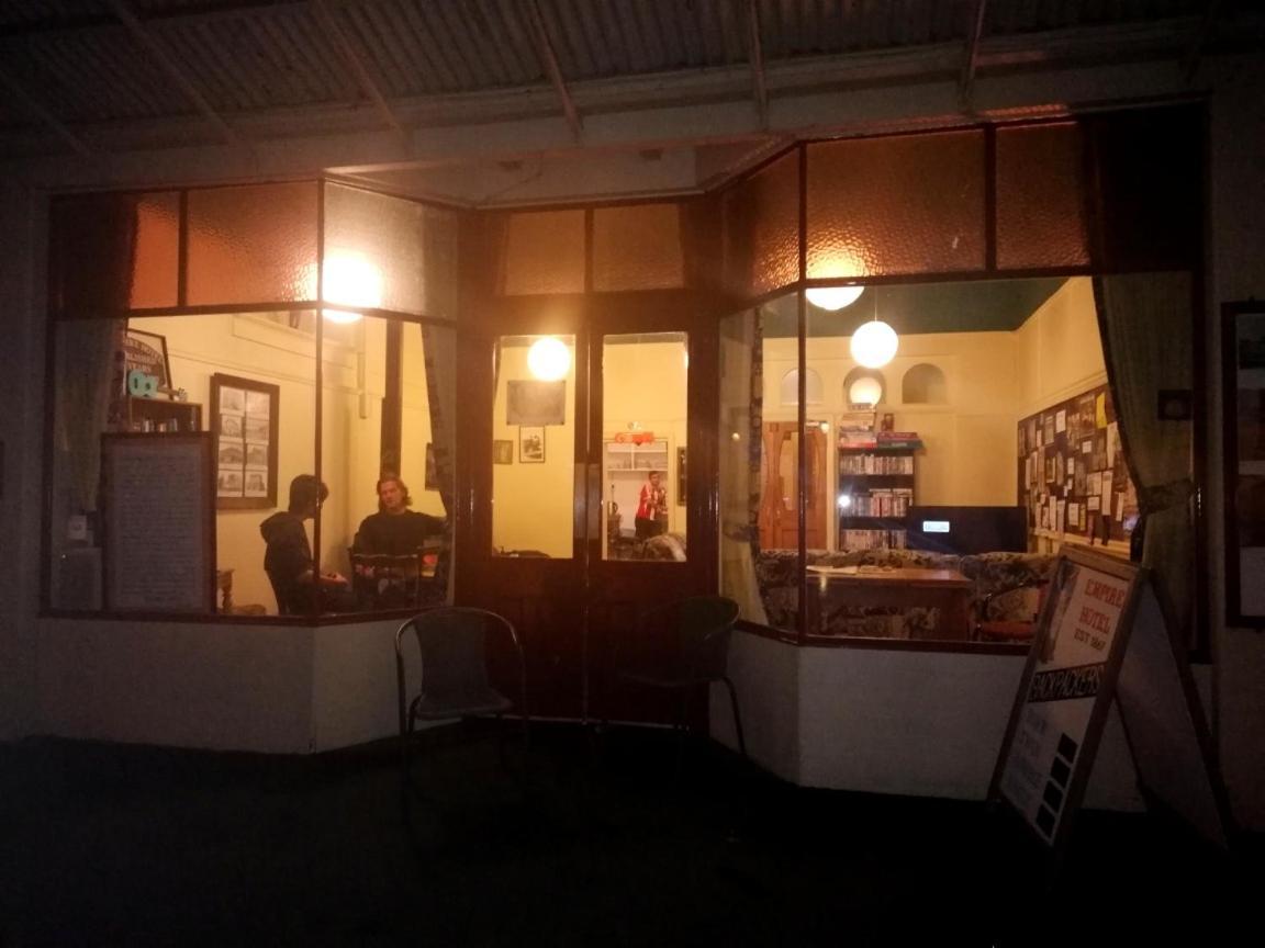 Empire Hotel Backpackers Oamaru Eksteriør bilde